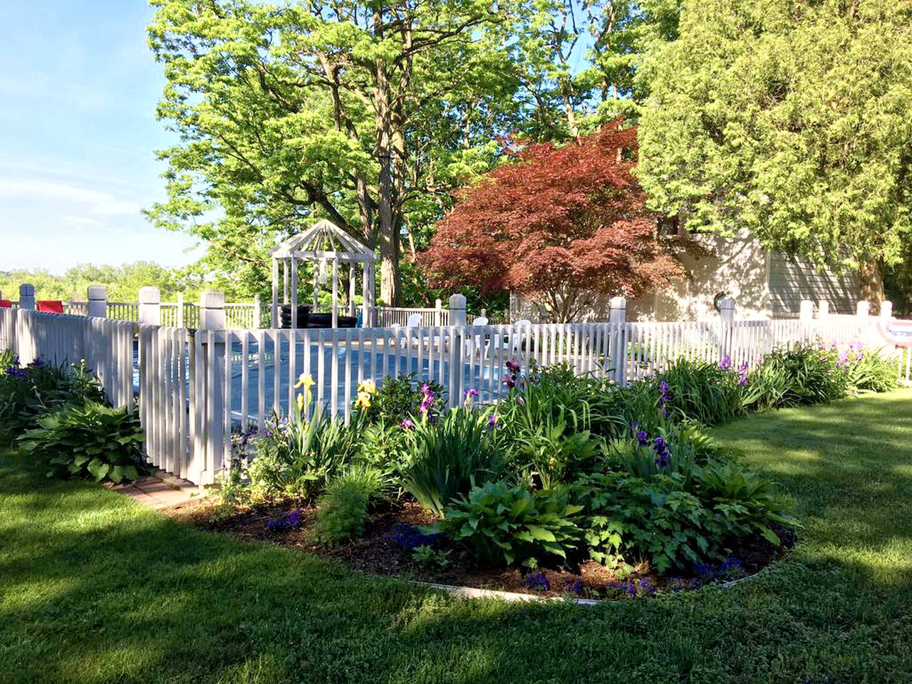 Lovely Cottage Rental with a Pool and Stunning Garden near Grand Rapids in Michigan