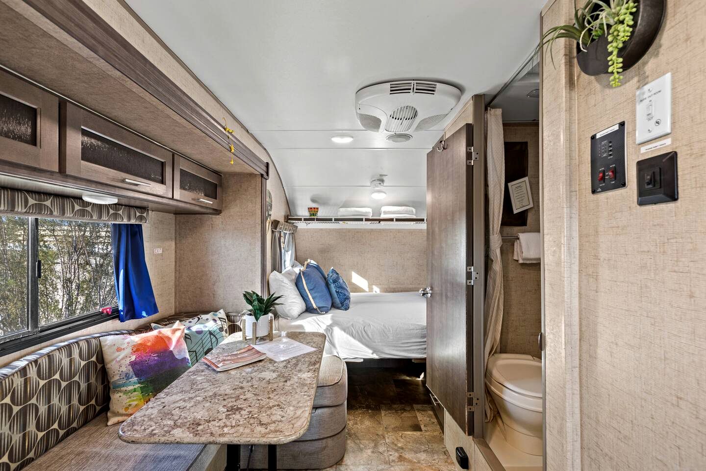 Lovely Caravan Ideal for a Glamping Getaway in the Desert of Joshua Tree in California