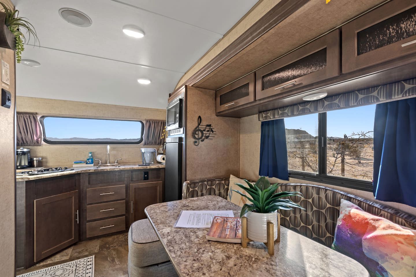 Lovely Caravan Ideal for a Glamping Getaway in the Desert of Joshua Tree in California