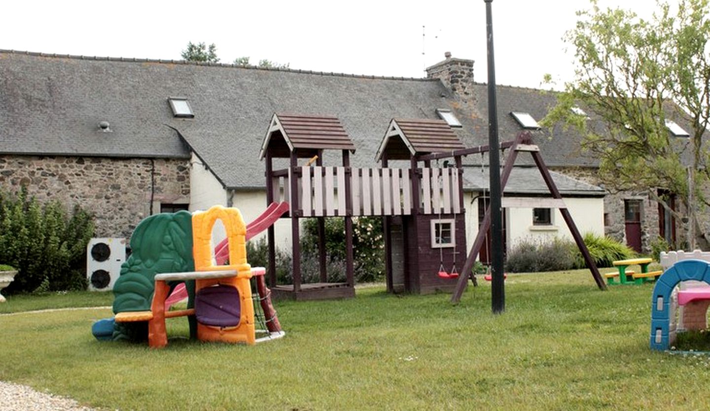 Lovely Cottage on Family Glamping Site near Coast, France