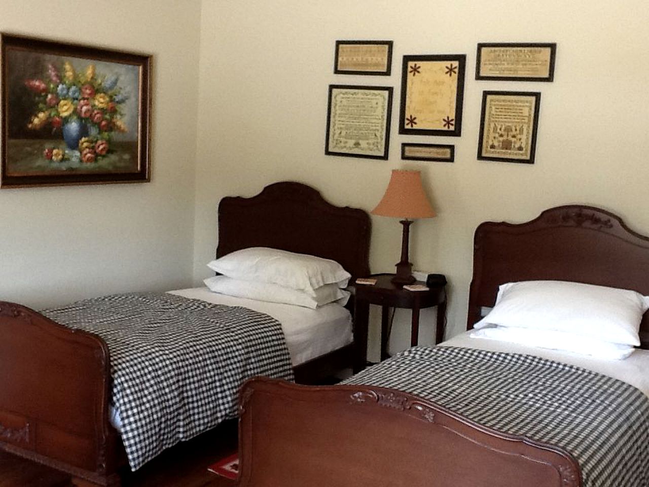 Secluded Country Cabin Rental with Beautiful Garden Space near Fayetteville, Arkansas