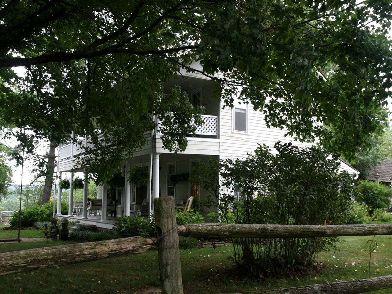 Secluded Country Cabin Rental with Beautiful Garden Space near Fayetteville, Arkansas