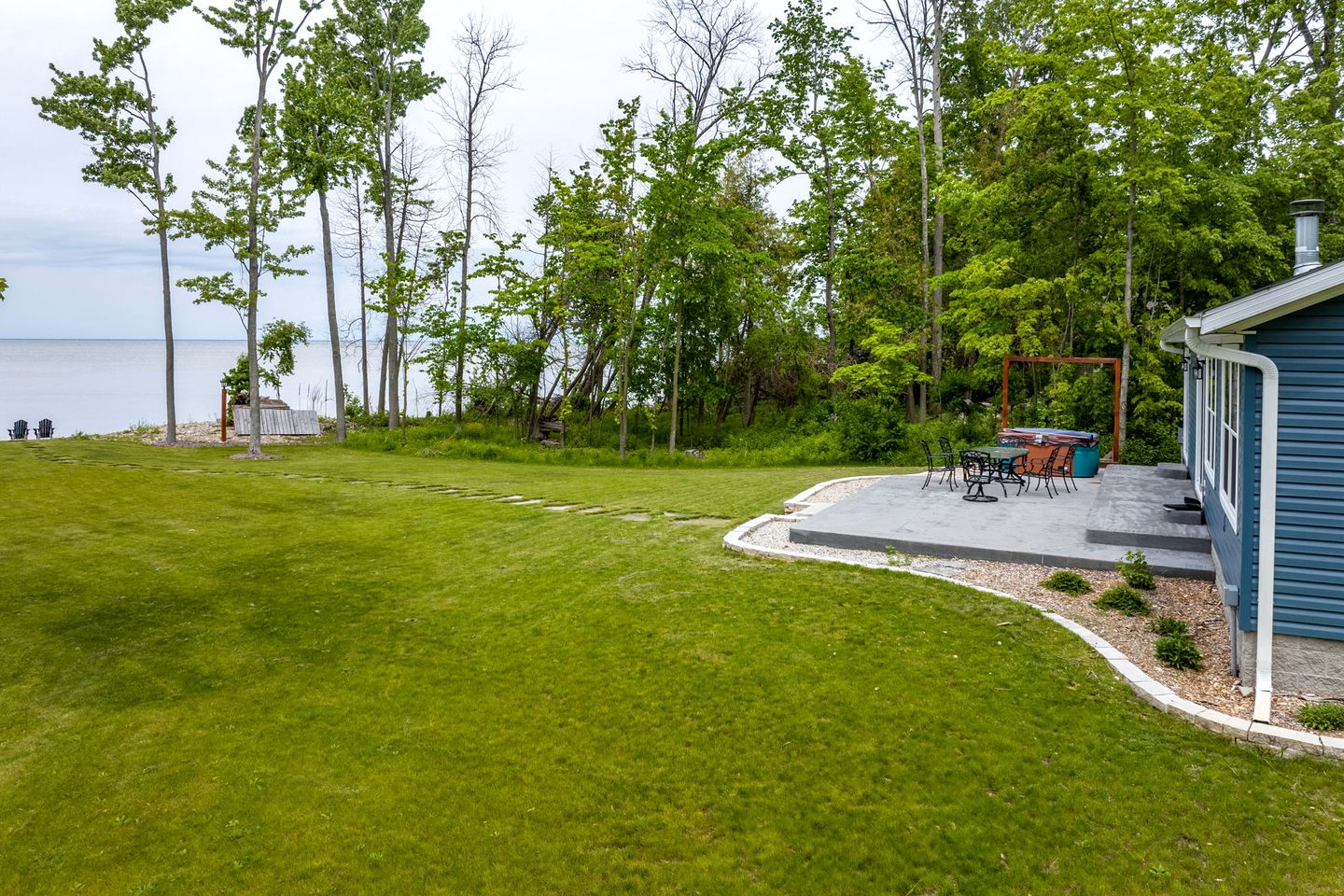 Lovely Lake Cottage with Spacious Interior and Jacuzzi in Wisconsin