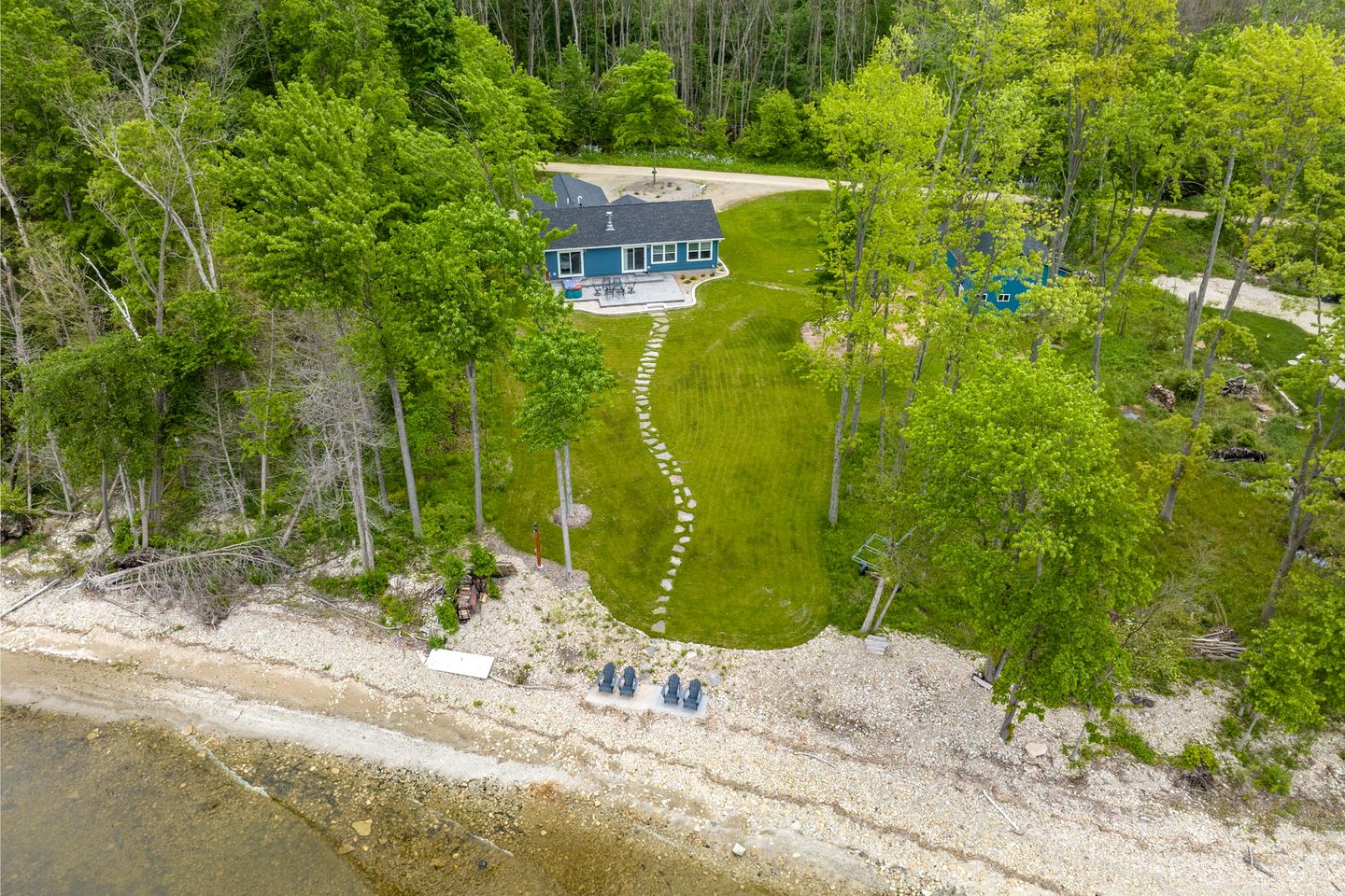 Lovely Lake Cottage with Spacious Interior and Jacuzzi in Wisconsin