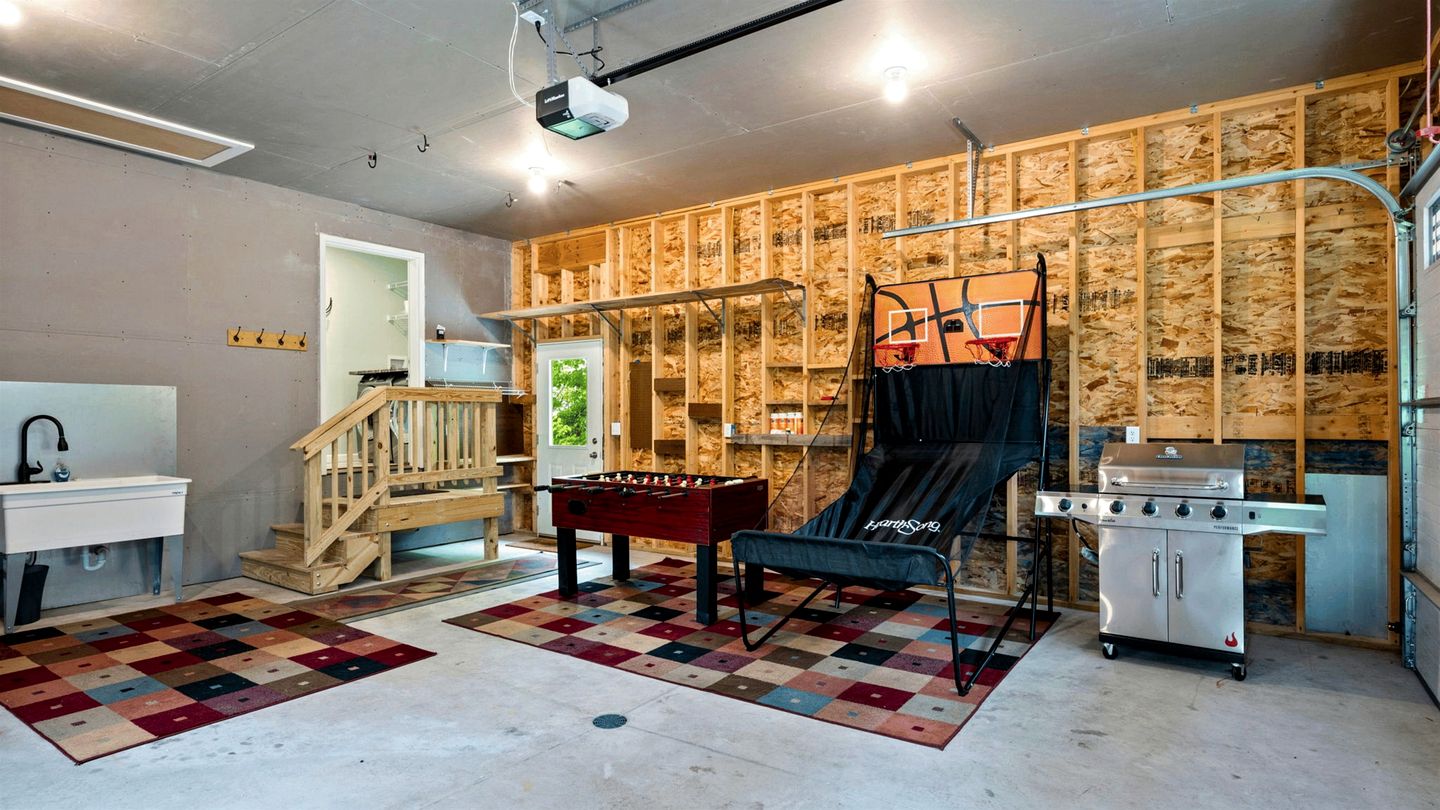 Lakefront Paradise: Hot Tub, Kayaks & Family Fun in Wisconsin