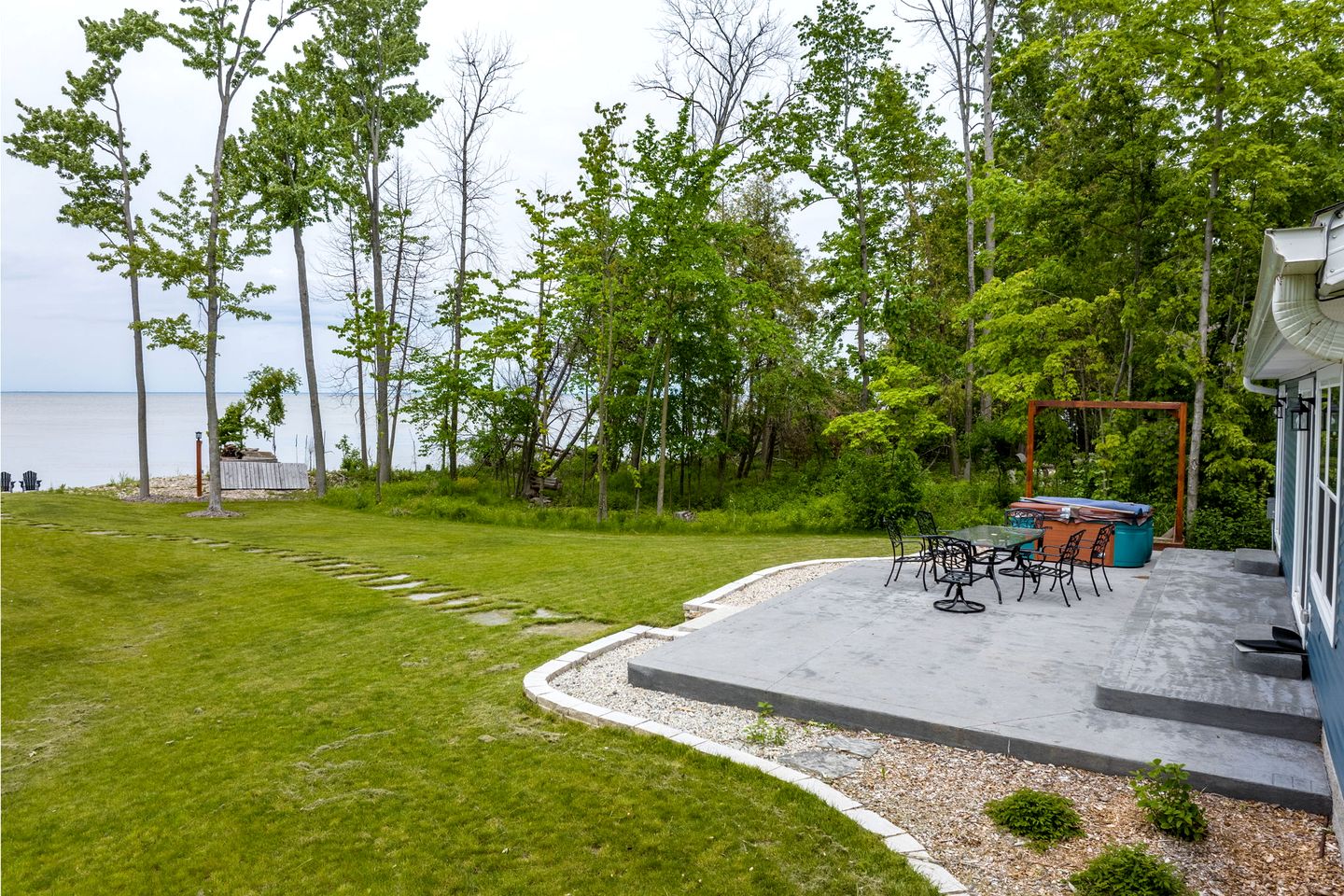 Lovely Lake Cottage with Spacious Interior and Jacuzzi in Wisconsin