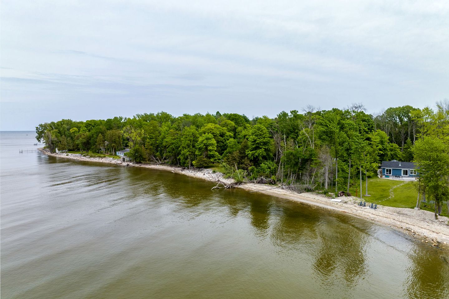 Lakefront Paradise: Hot Tub, Kayaks & Family Fun in Wisconsin