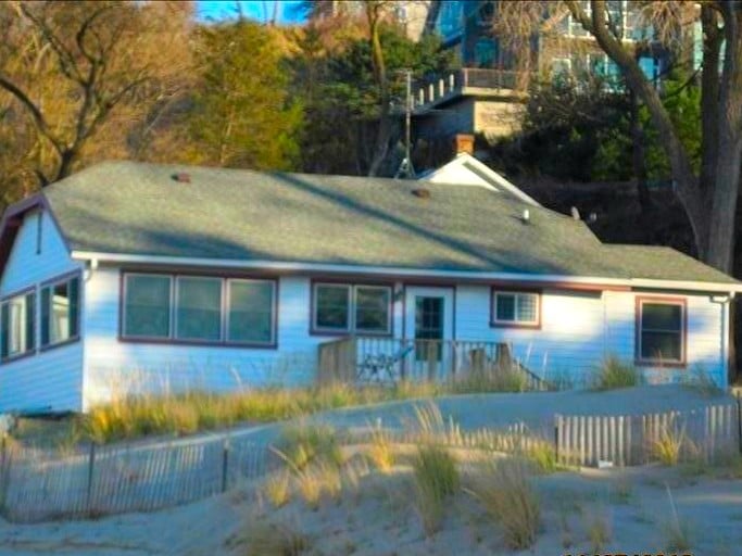 Beach Houses (Indiana Dunes, Indiana, United States)