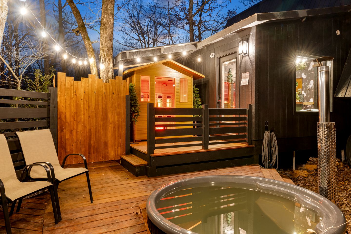 Lovely Lofted A-Frame with Private Jacuzzi, Deck, Fire Pit and Views in Arkansas