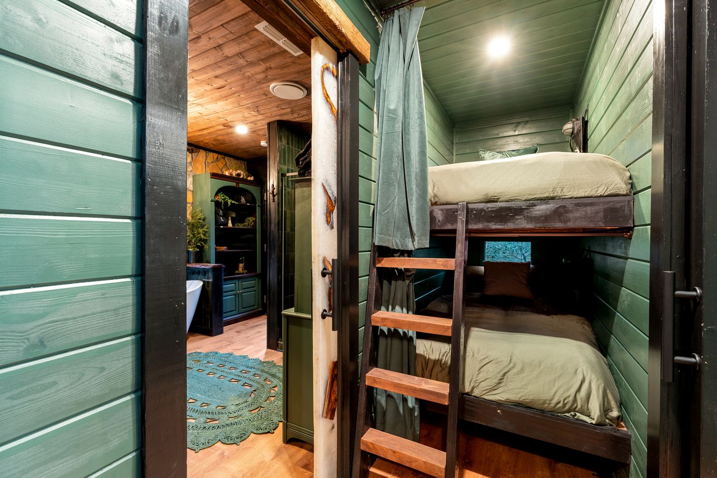 Lovely Lofted A-Frame with Private Jacuzzi, Deck, Fire Pit and Views in Arkansas