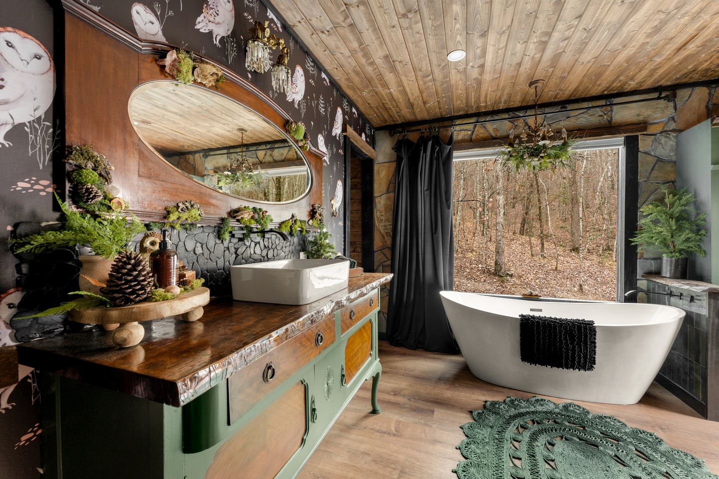 Lovely Lofted A-Frame with Private Jacuzzi, Deck, Fire Pit and Views in Arkansas