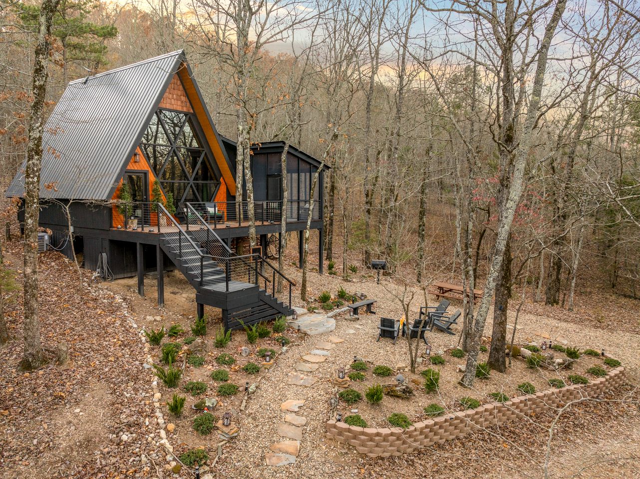 Lovely Lofted A-Frame with Private Jacuzzi, Deck, Fire Pit and Views in Arkansas