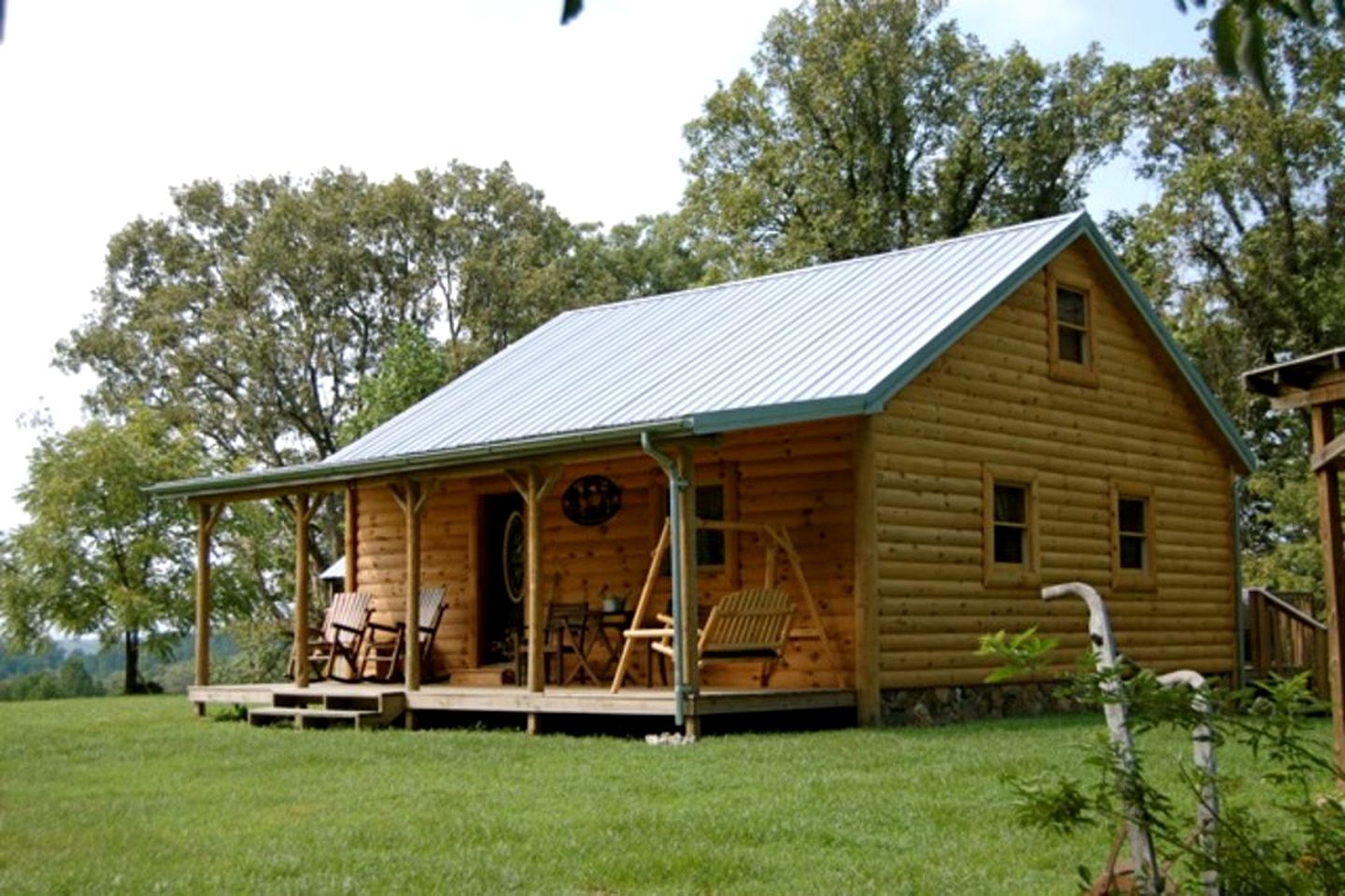 Lovely Log Cabin in the Woods with Hot Tub near the Red River Gorge in Kentucky