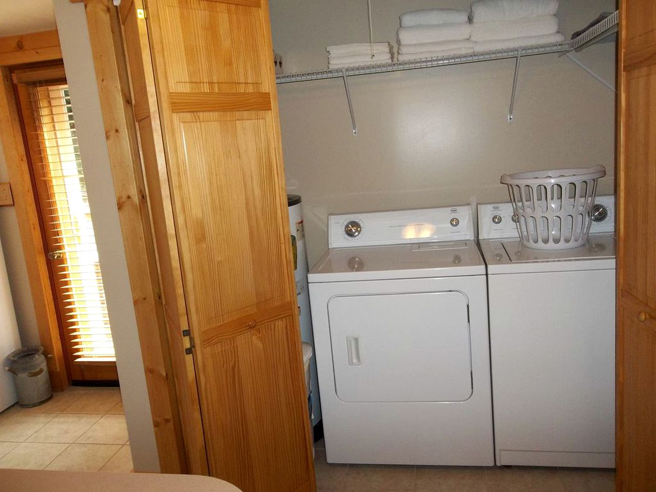 Lovely Log Cabin in the Woods with Hot Tub near the Red River Gorge in Kentucky