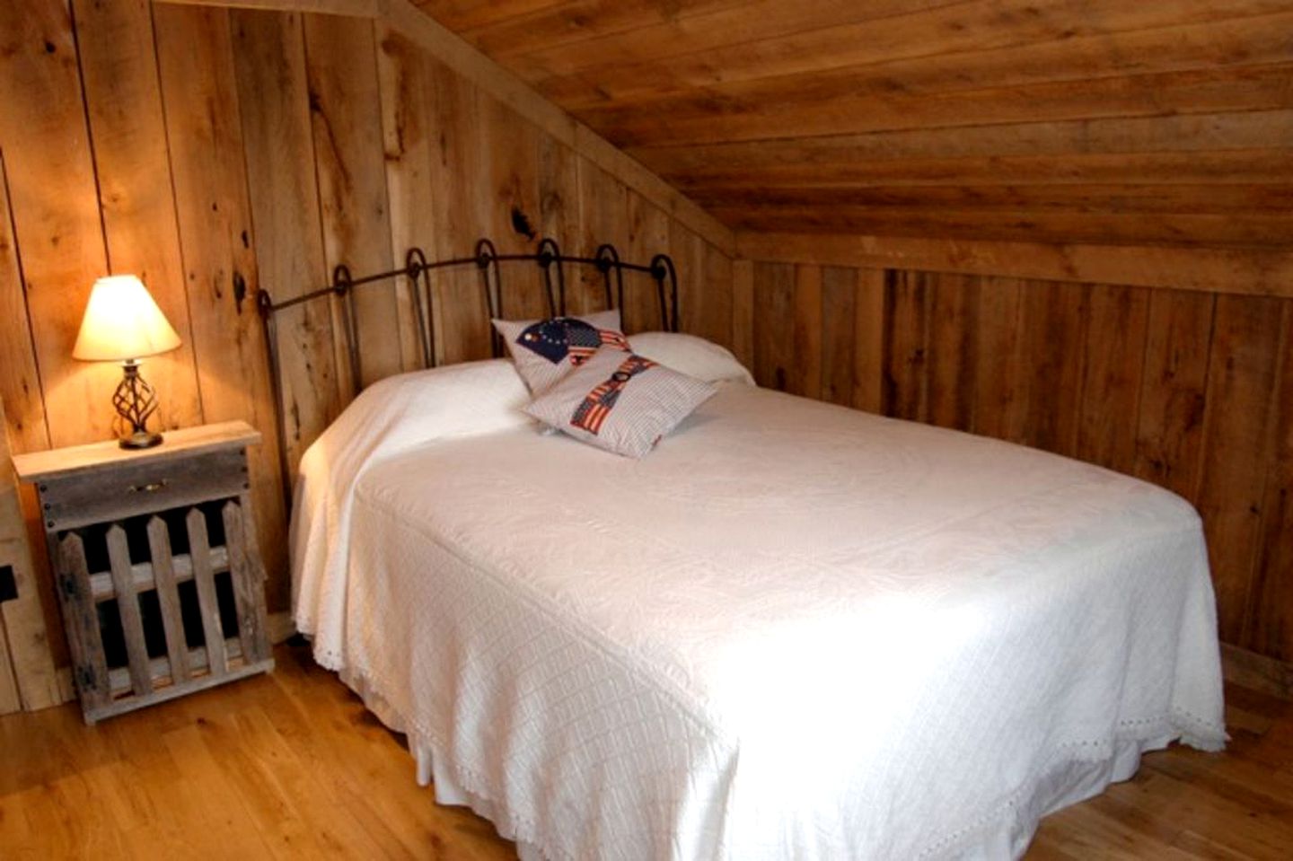 Lovely Log Cabin in the Woods with Hot Tub near the Red River Gorge in Kentucky