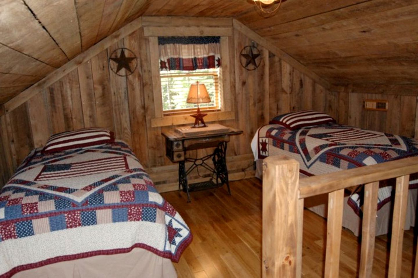 Lovely Log Cabin in the Woods with Hot Tub near the Red River Gorge in Kentucky