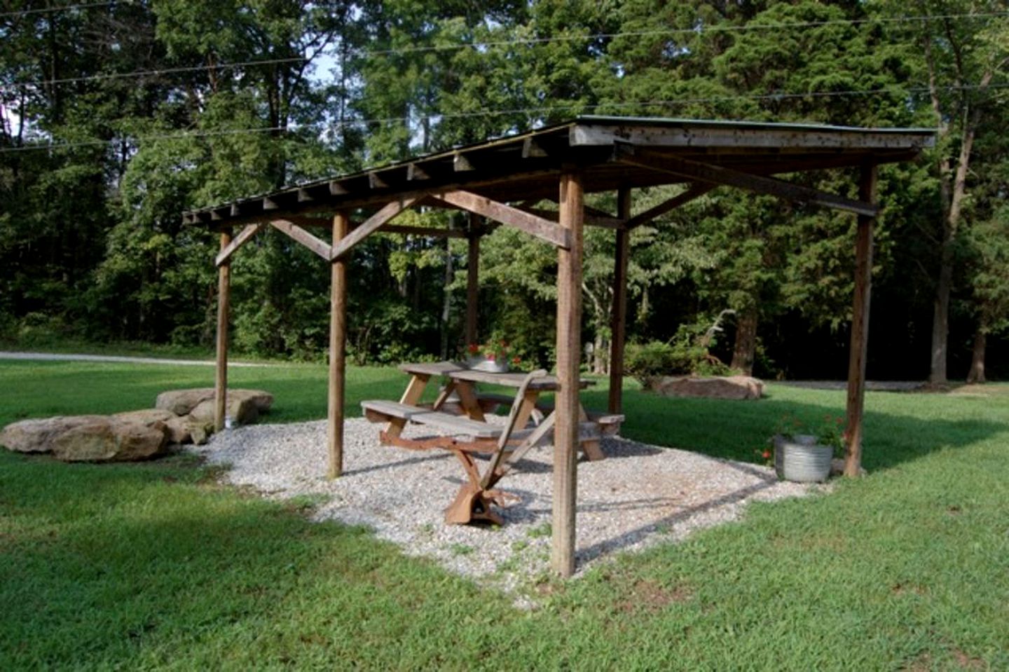 Lovely Log Cabin in the Woods with Hot Tub near the Red River Gorge in Kentucky