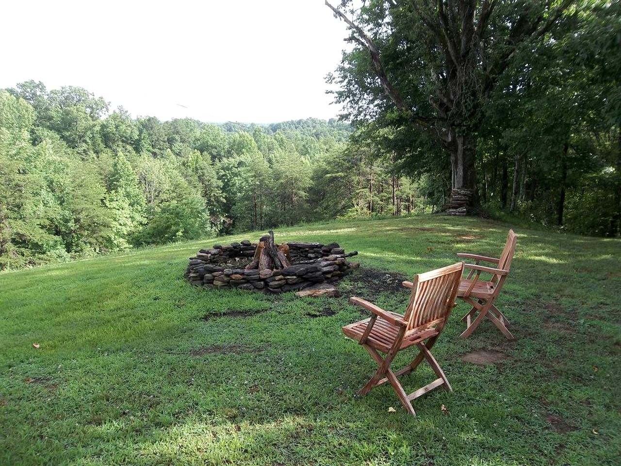 Lovely Log Cabin in the Woods with Hot Tub near the Red River Gorge in Kentucky