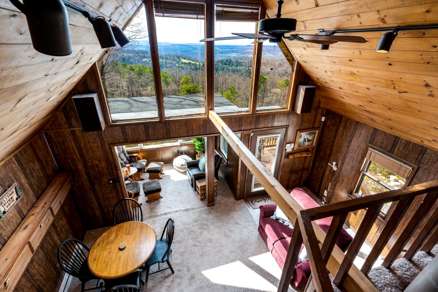 Mountaintop Cabin with Amazing Views, Hot Tub, Fire Pit and Deck - Surrounded by Nature in Capon Bridge, WV