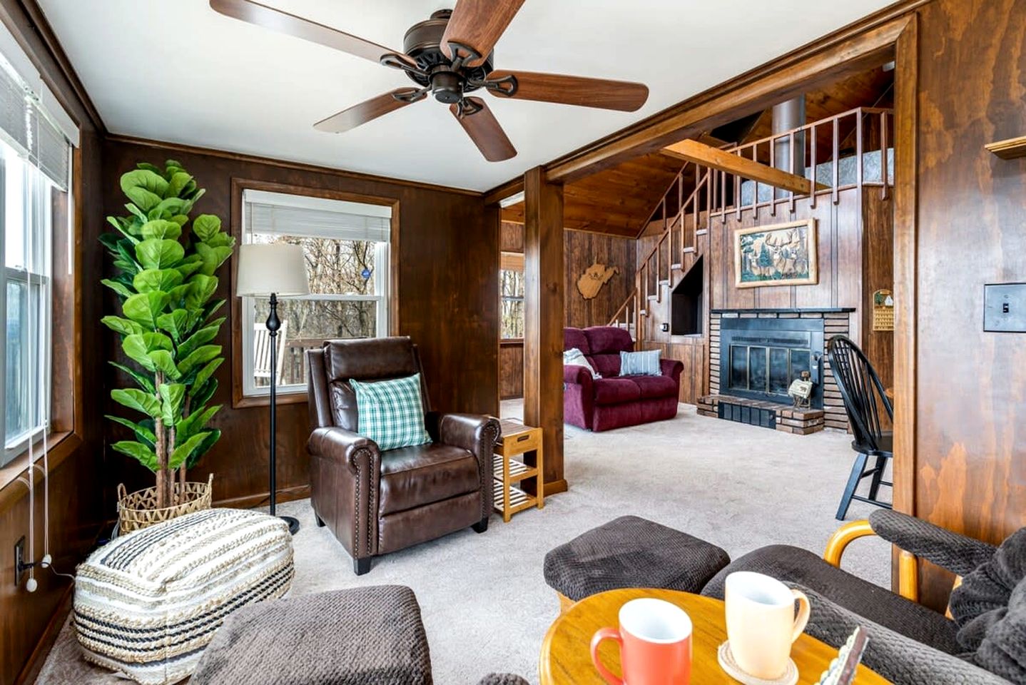 Mountaintop Cabin with Amazing Views, Hot Tub, Fire Pit and Deck - Surrounded by Nature in Capon Bridge, WV