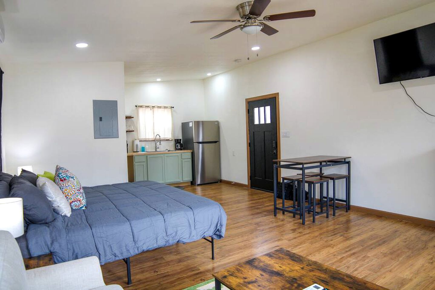 Lovely Riverside Cabin Rental in New Braunfels, for Memorable Vacations in Texas