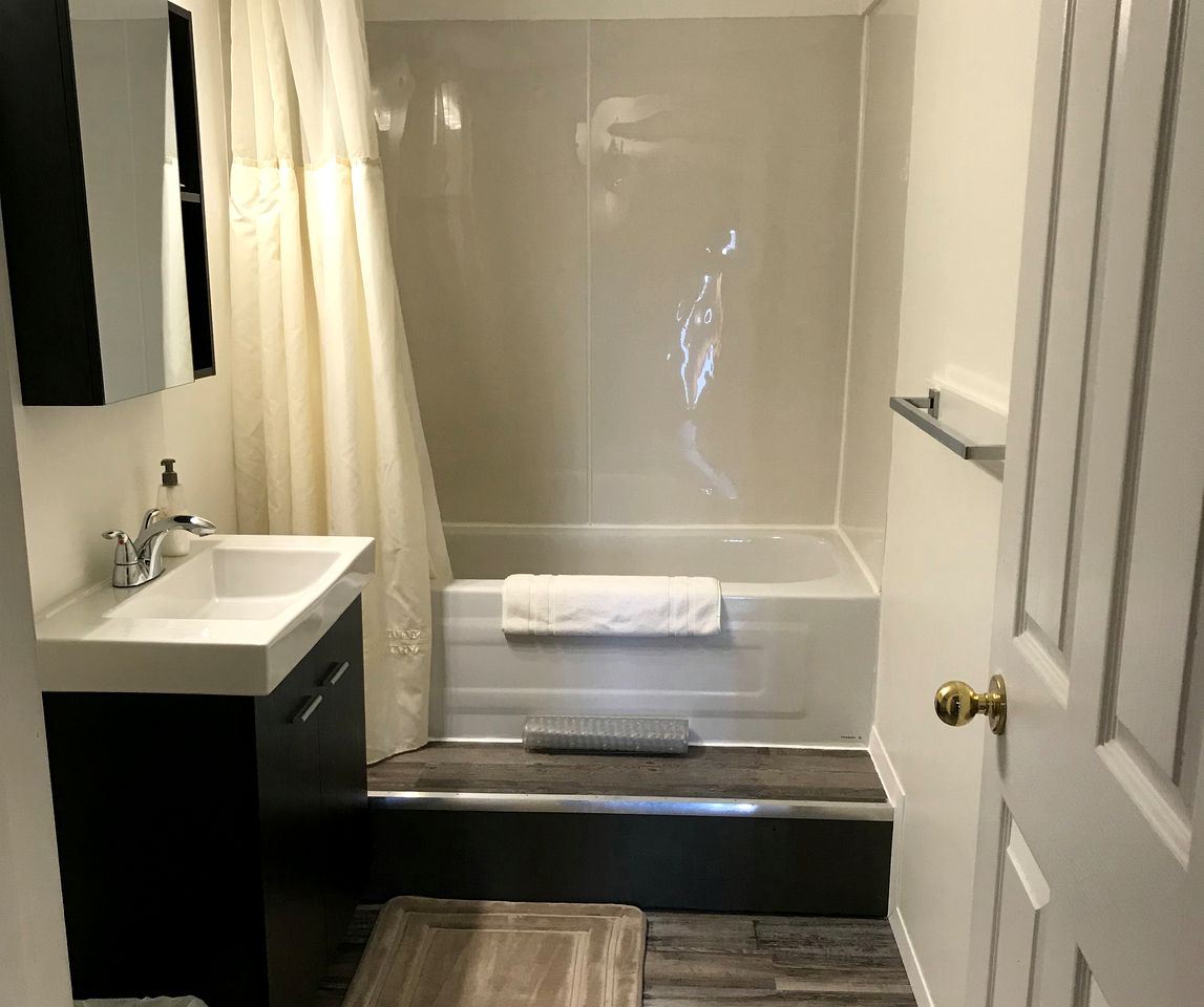 Lovely Room with a Private Hot Tub for a Peaceful Getaway near Ucluelet, British Columbia