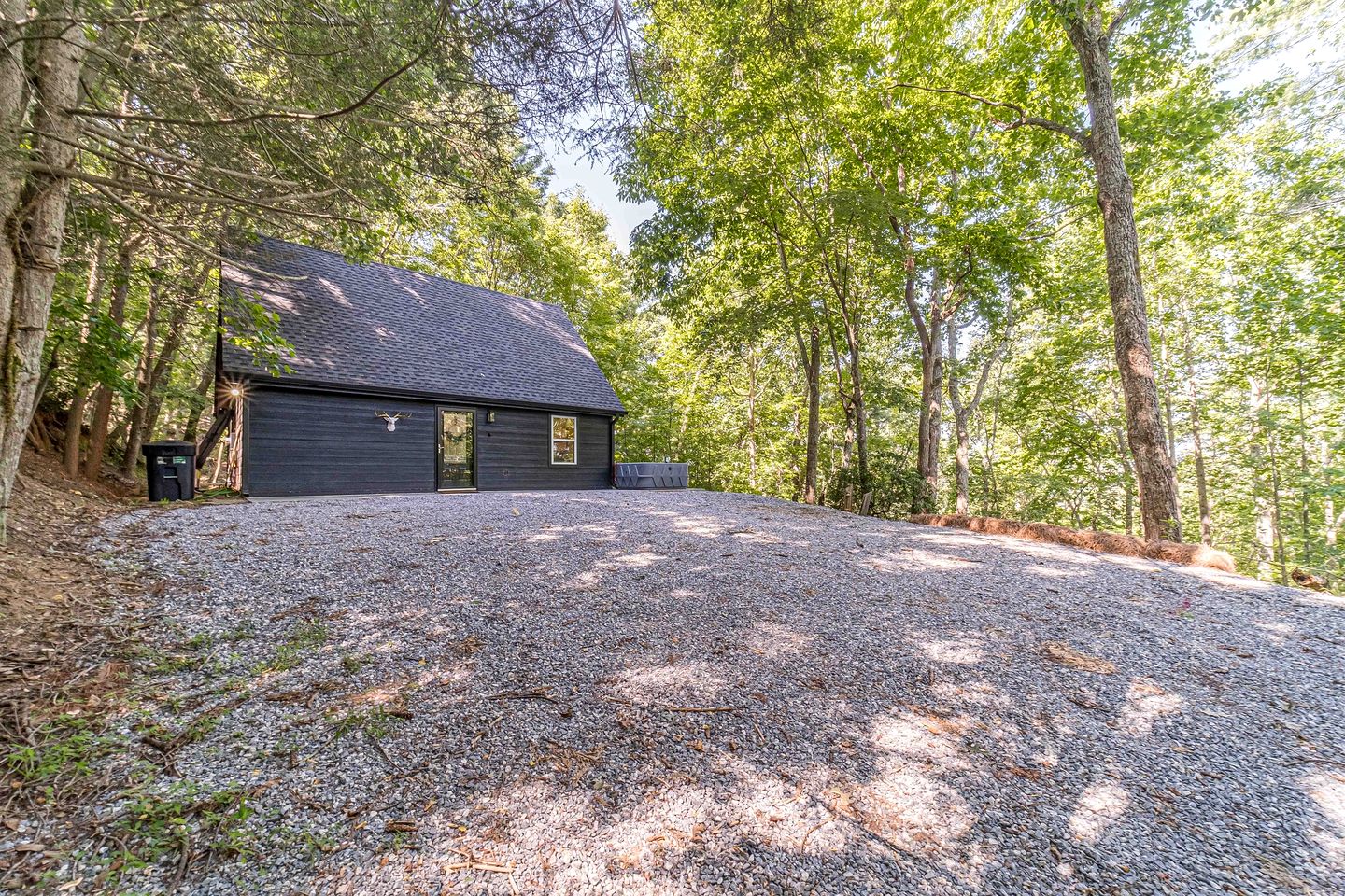 Lovely Secluded Cabin Surrounded by Trees in Clarkesville, Georgia