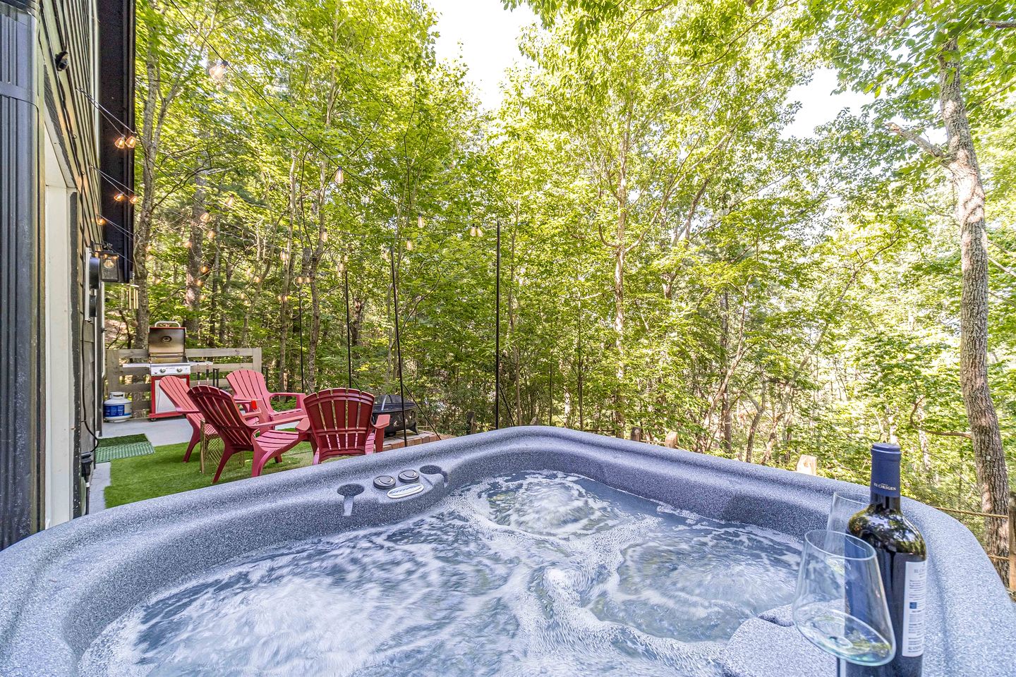 Lovely Secluded Cabin Surrounded by Trees in Clarkesville, Georgia