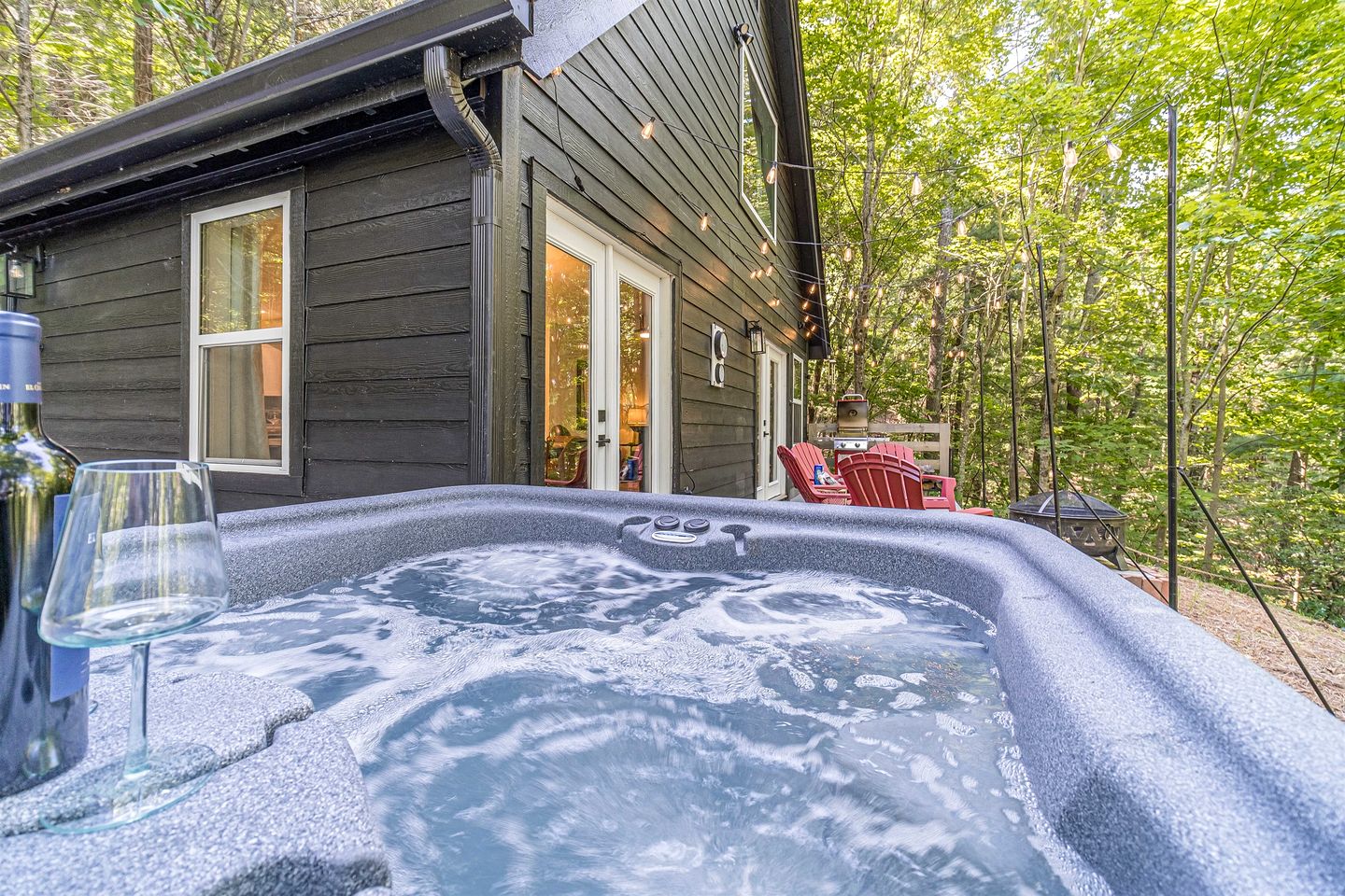 Lovely Secluded Cabin Surrounded by Trees in Clarkesville, Georgia