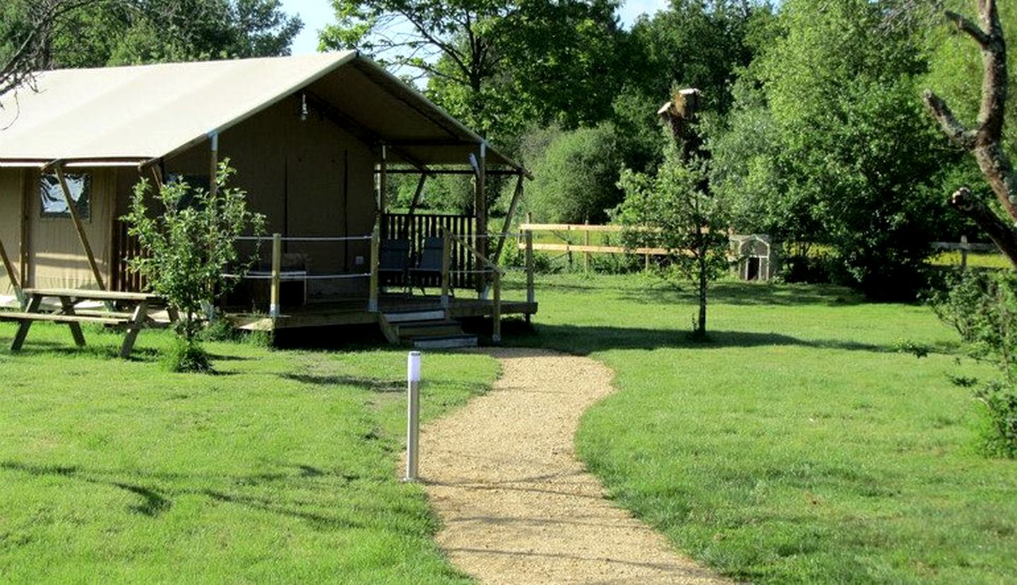 Lovely Tented Cabins with Private Terraces in Saires, France