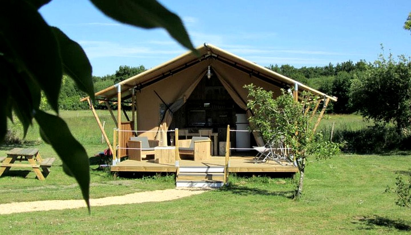 Lovely Tented Cabins with Private Terraces in Saires, France