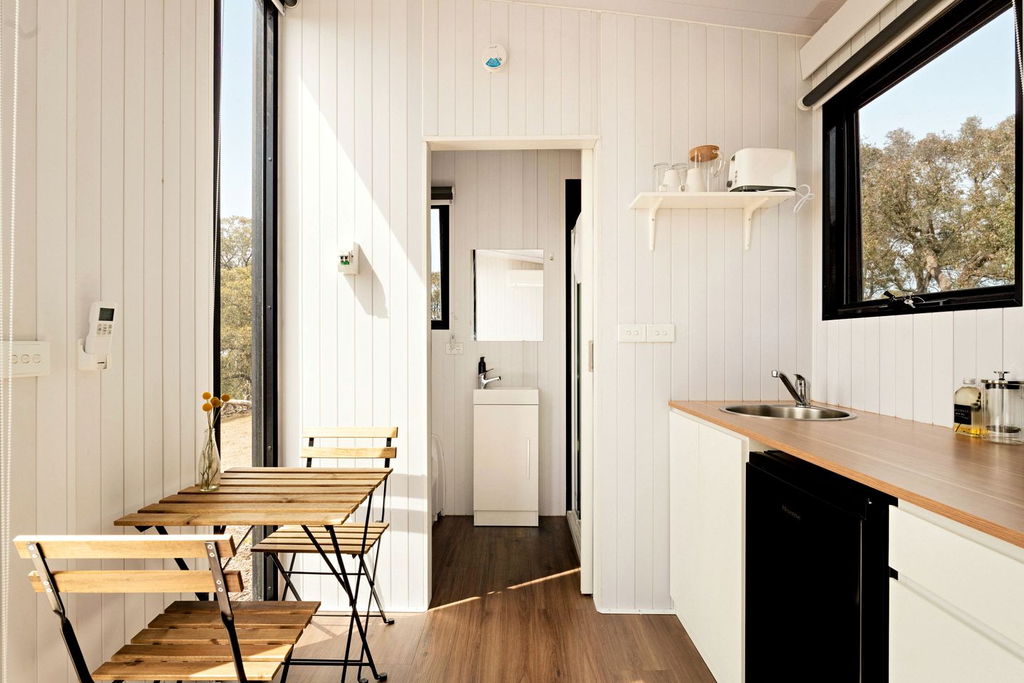 Lovely Tiny House with Outdoor Bath and Great Landscape Views in Victoria