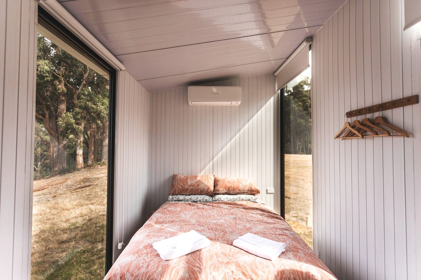 Lovely Tiny House Perfect for Outdoor and Water Activities with Firepit and Barbecue in Tasmania, Australia