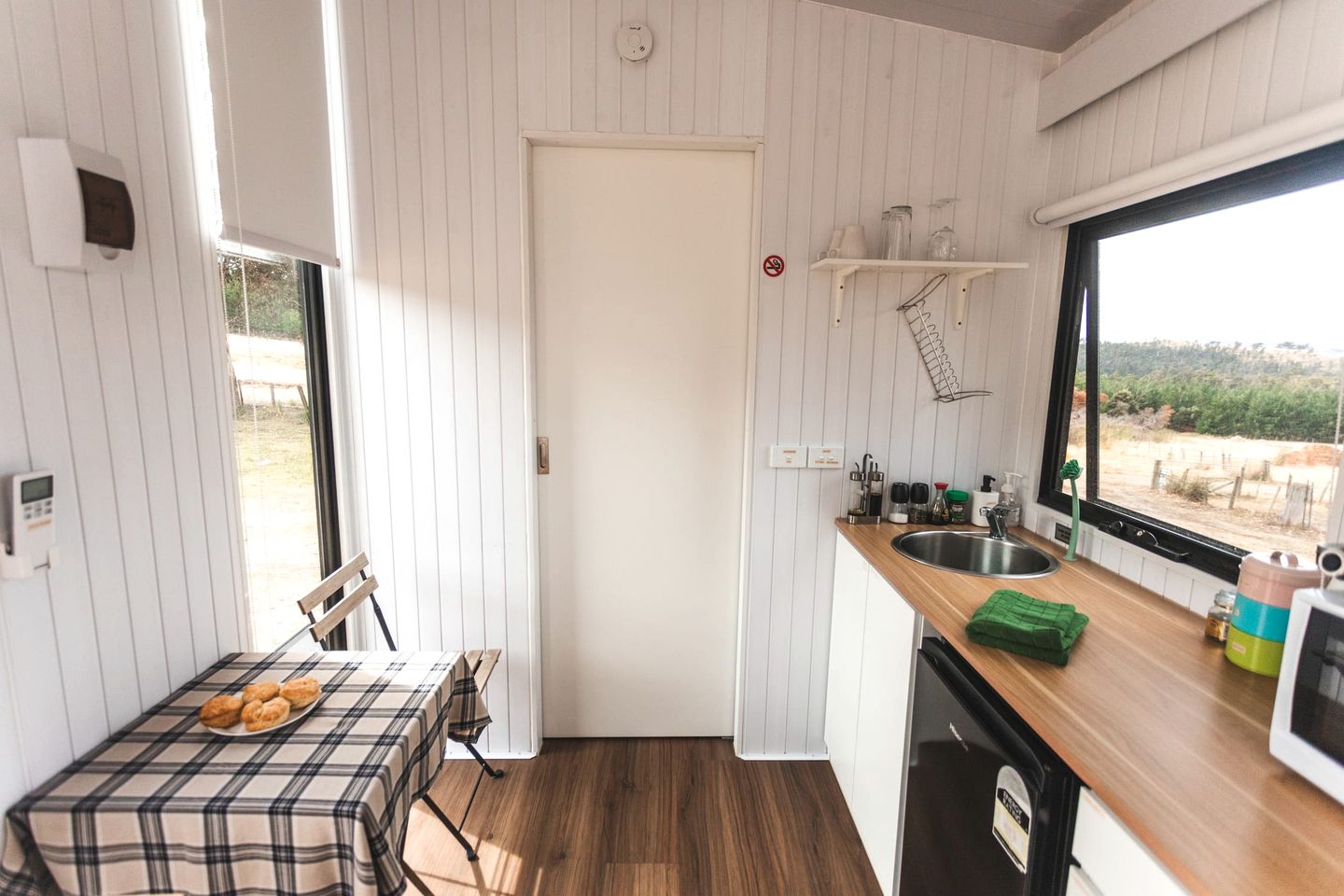 Lovely Tiny House Perfect for Outdoor and Water Activities with Firepit and Barbecue in Tasmania, Australia