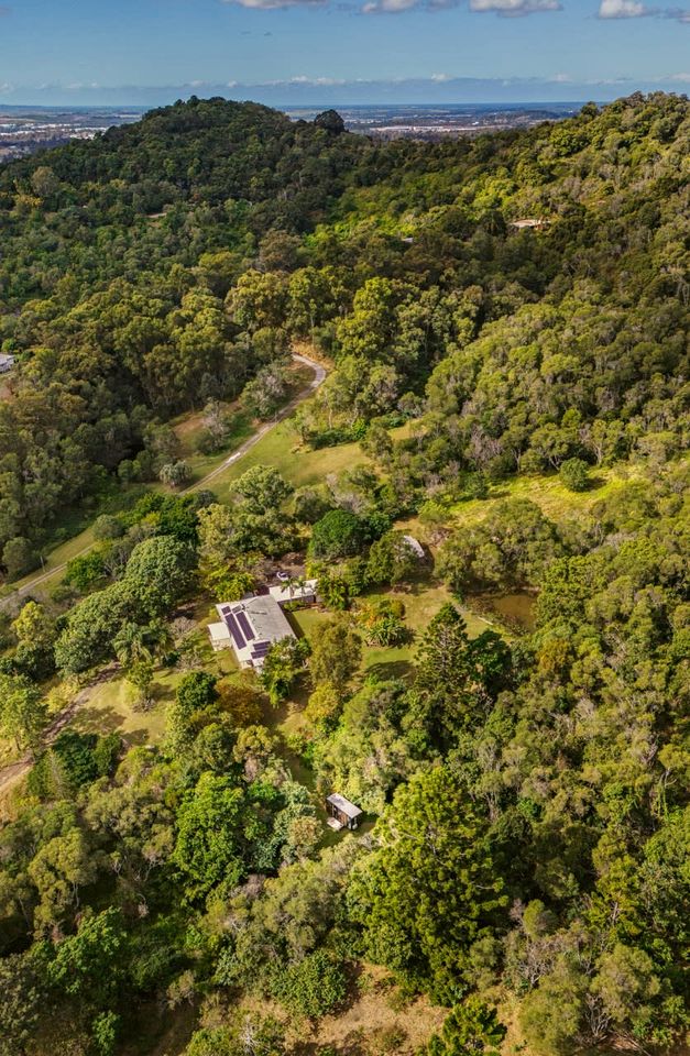 Lovely Tiny House Surrounded by Wildlife in Queensland