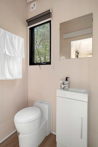 Tiny Houses (Australia, Bahrs Scrub, Queensland)