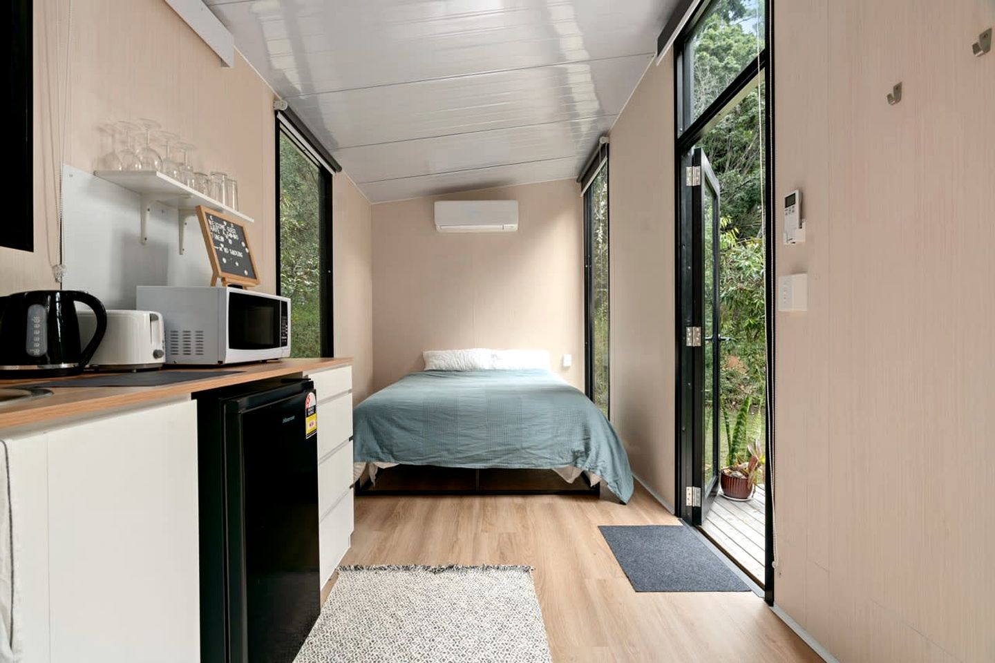 Lovely Tiny House Surrounded by Wildlife in Queensland