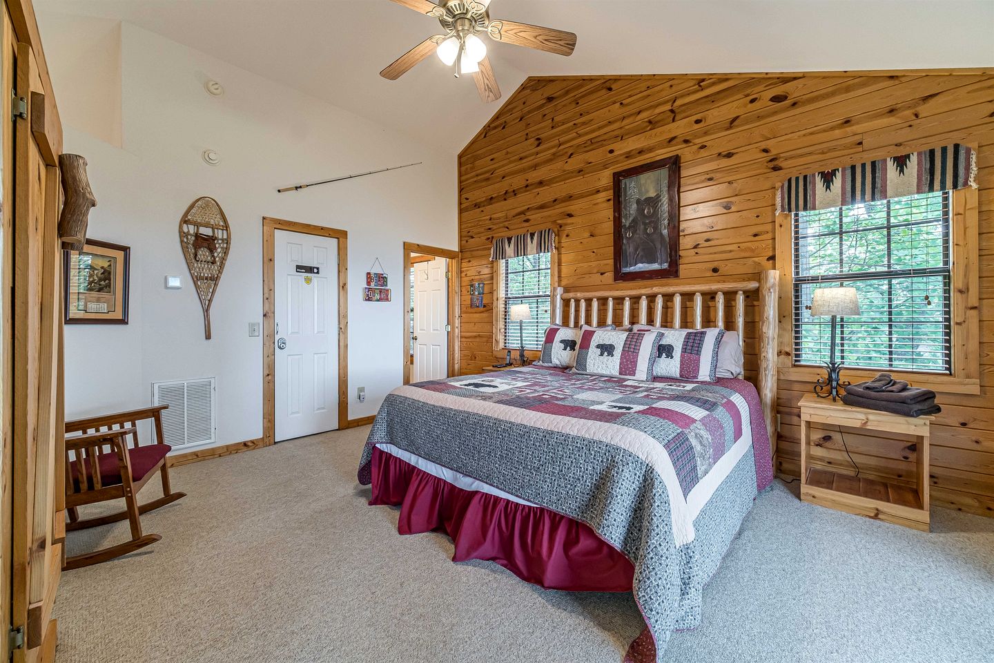 Lovely Wooden Cabin with Hot-tub and Barbecue in Cleveland, Georgia