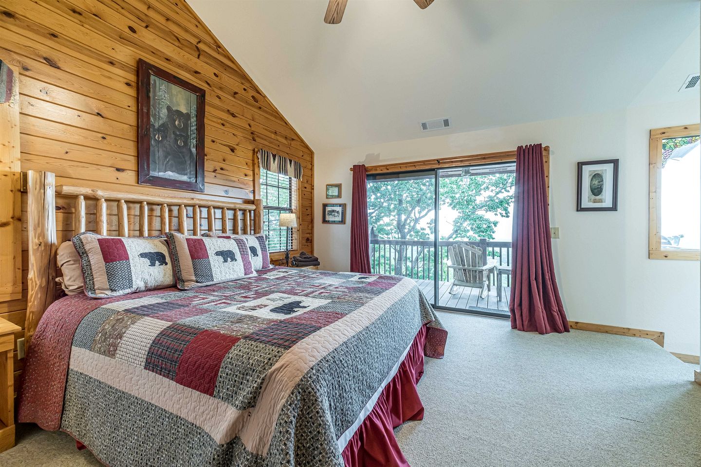 Lovely Wooden Cabin with Hot-tub and Barbecue in Cleveland, Georgia