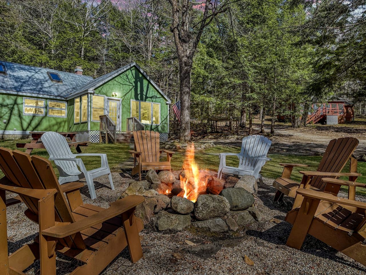 Gorgeous Cozy Cabin by the Lake with Kayaks and Fire Pit for an Exciting Adventure in Nature in Fryeburg, Maine
