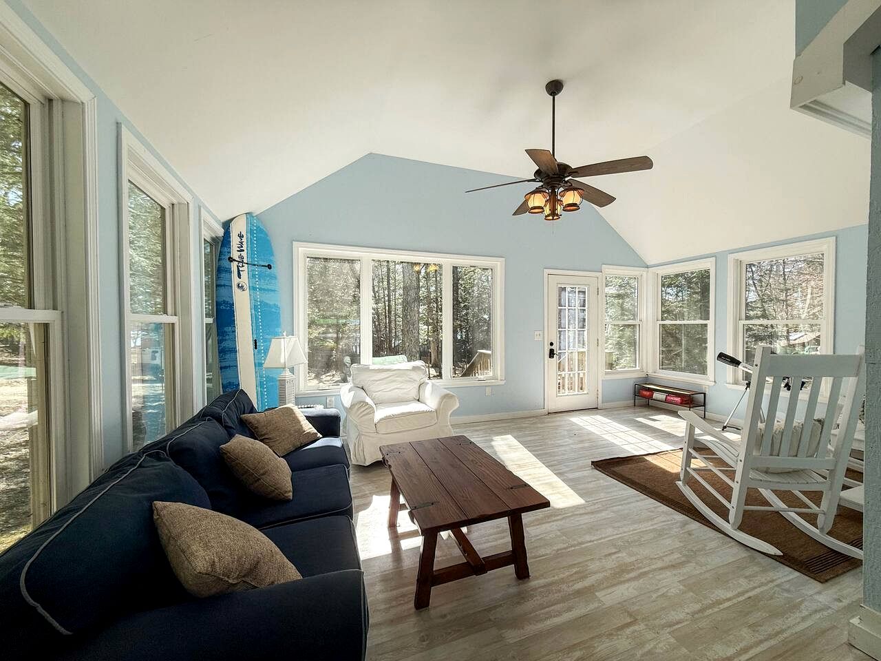 Gorgeous Cozy Cabin by the Lake with Kayaks and Fire Pit for an Exciting Adventure in Nature in Fryeburg, Maine