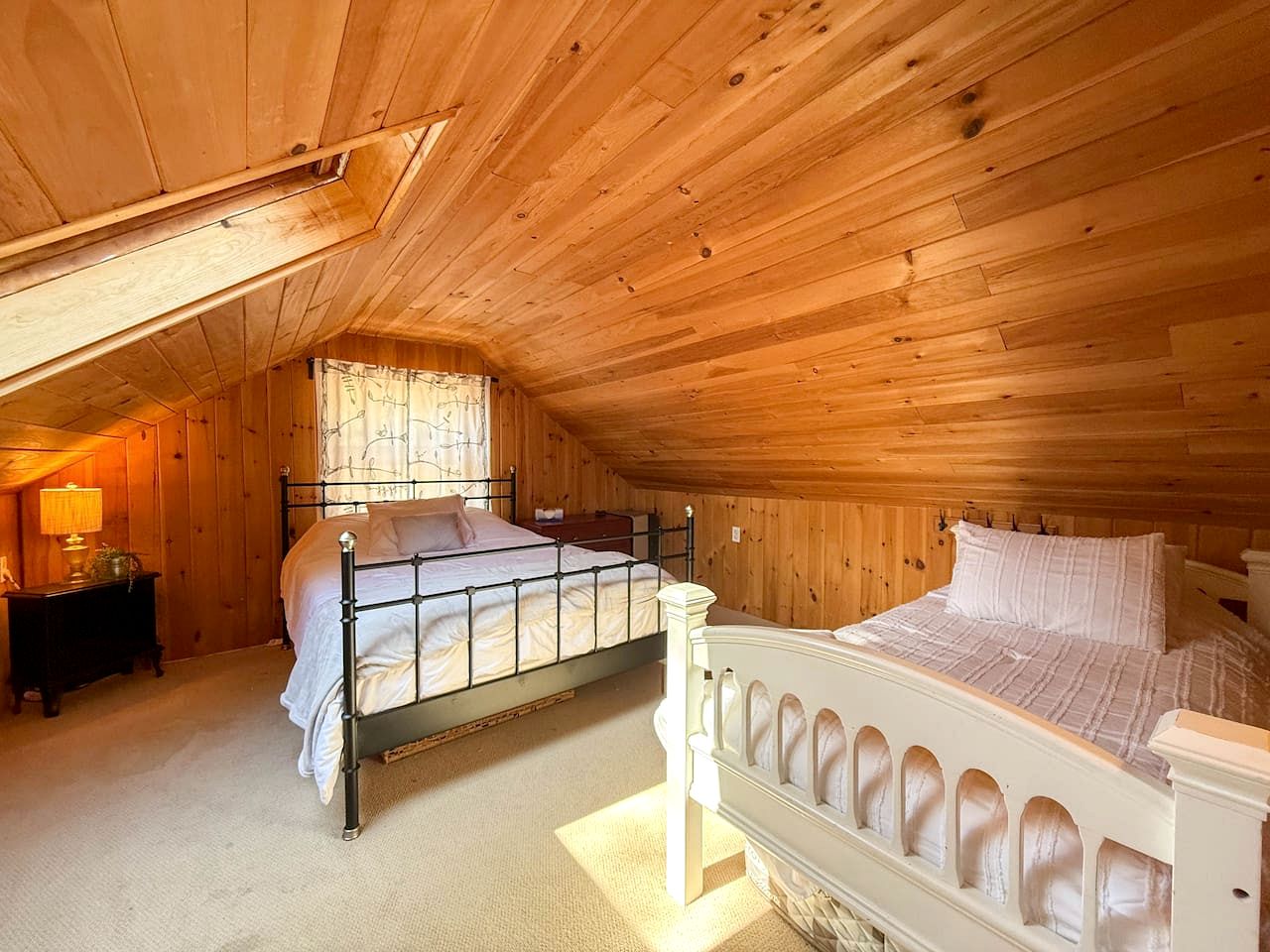 Gorgeous Cozy Cabin by the Lake with Kayaks and Fire Pit for an Exciting Adventure in Nature in Fryeburg, Maine