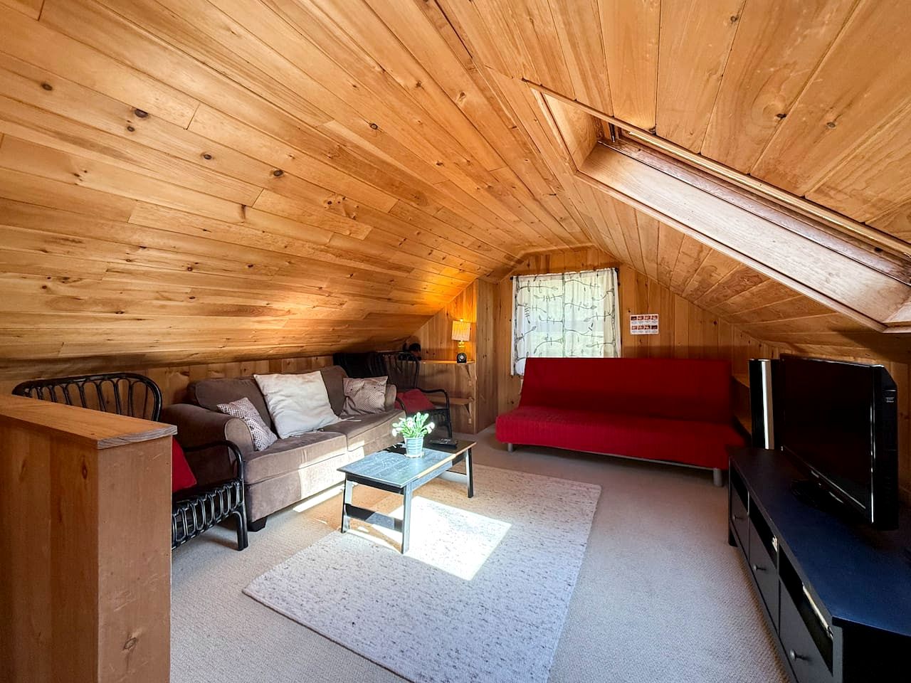 Gorgeous Cozy Cabin by the Lake with Kayaks and Fire Pit for an Exciting Adventure in Nature in Fryeburg, Maine