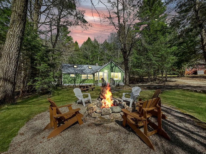 Cabins (United States of America, Fryeburg, Maine)