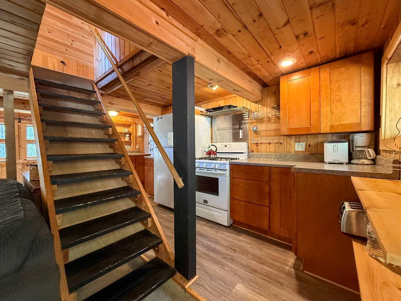 Gorgeous Cozy Cabin by the Lake with Kayaks and Fire Pit for an Exciting Adventure in Nature in Fryeburg, Maine