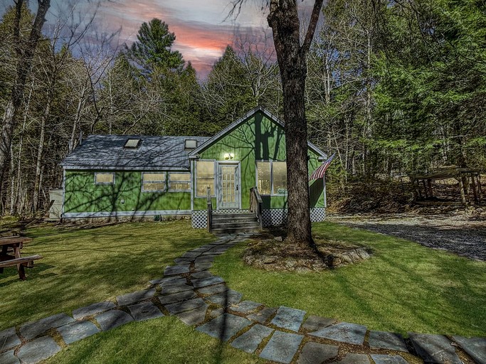 Cabins (United States of America, Fryeburg, Maine)