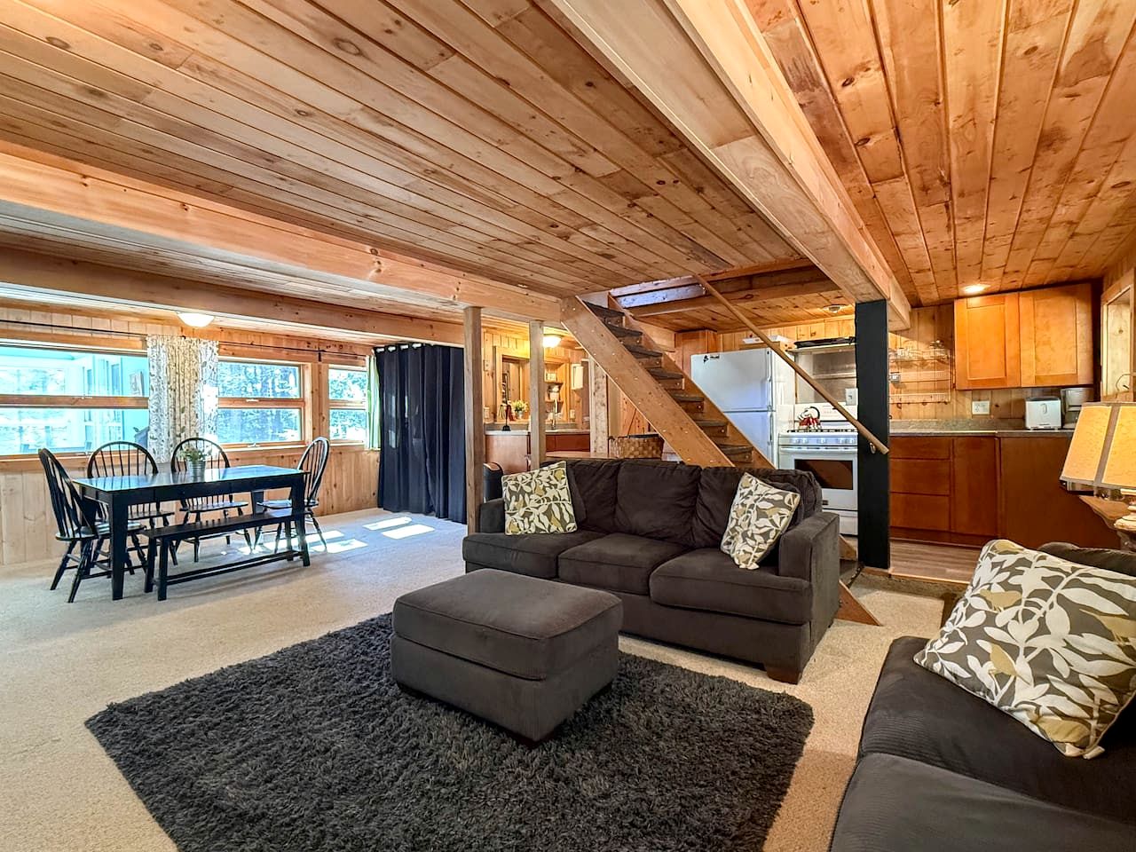 Gorgeous Cozy Cabin by the Lake with Kayaks and Fire Pit for an Exciting Adventure in Nature in Fryeburg, Maine