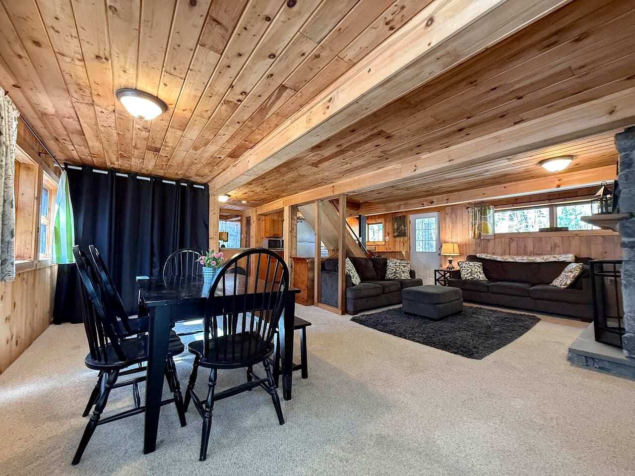 Gorgeous Cozy Cabin by the Lake with Kayaks and Fire Pit for an Exciting Adventure in Nature in Fryeburg, Maine