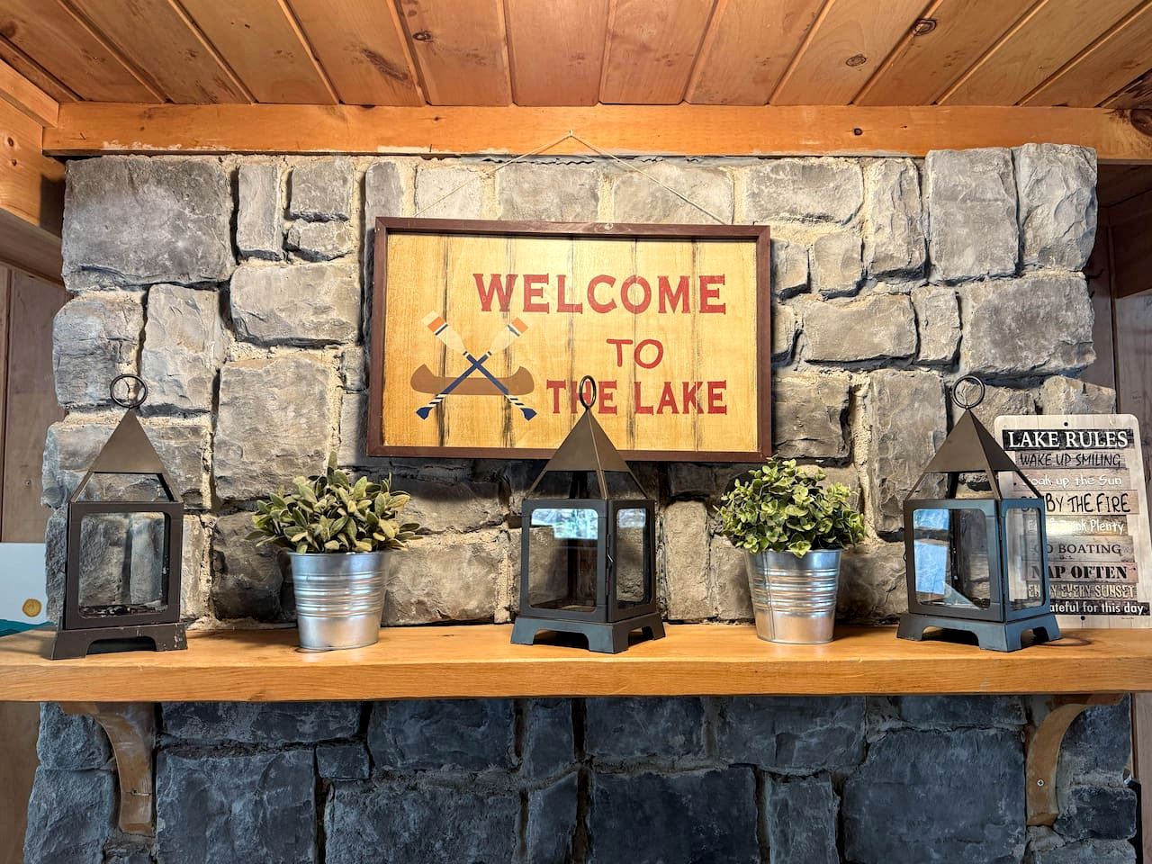 Gorgeous Cozy Cabin by the Lake with Kayaks and Fire Pit for an Exciting Adventure in Nature in Fryeburg, Maine