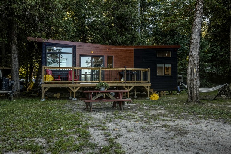 Fantastic Secluded Tiny House with Barbecue and Gorgeous Sights in Petawawa, Ontario